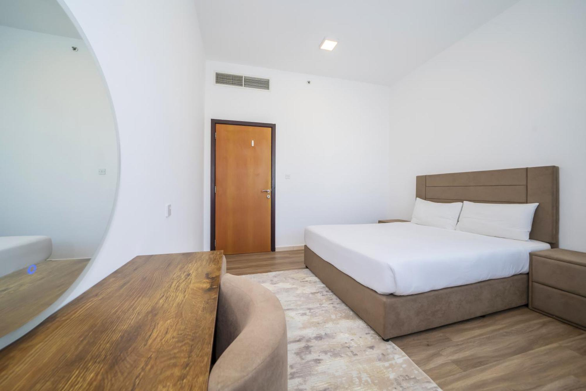Spacious 4-br In Horizon Tower, Marina