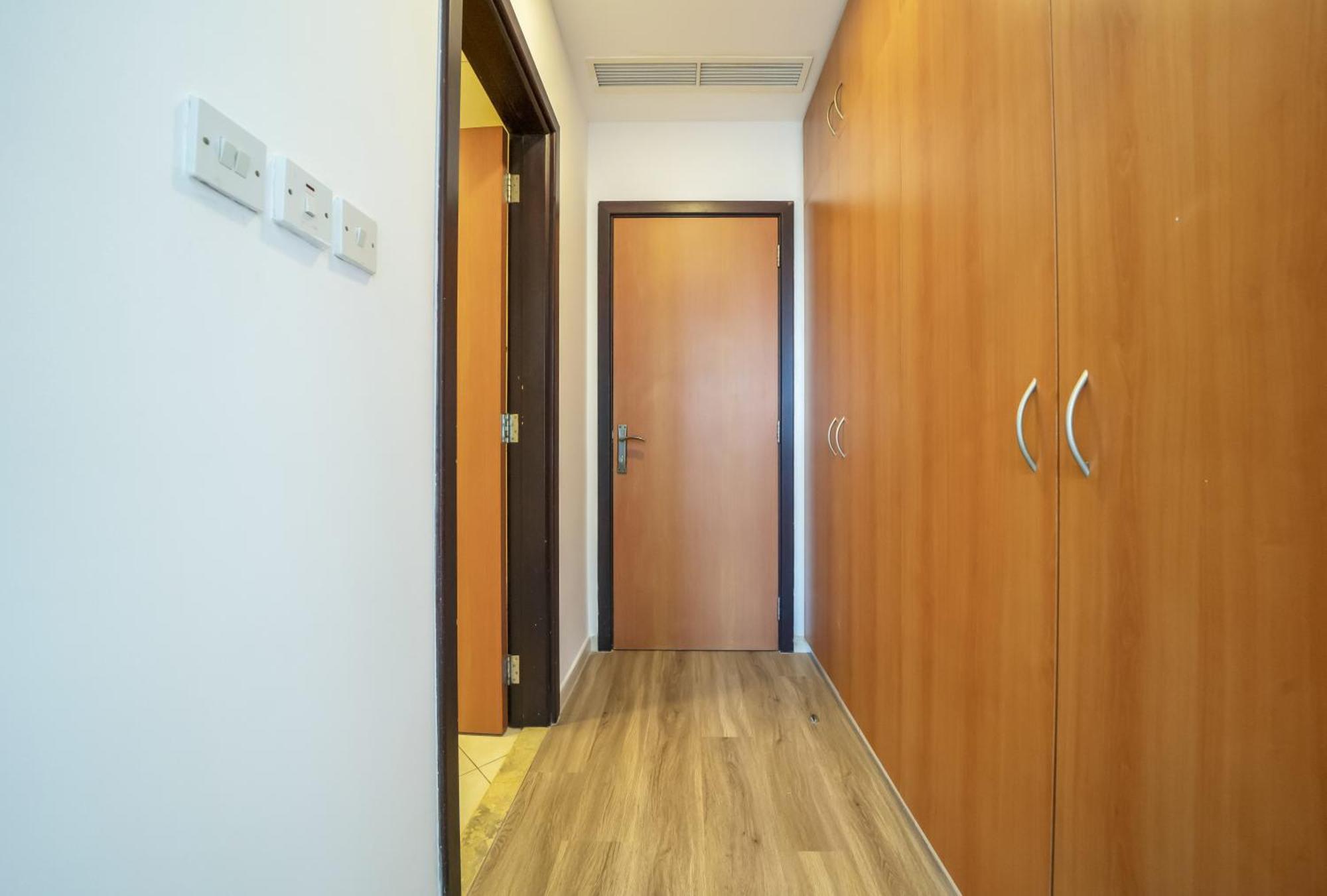 Villa Spacious 4-br In Horizon Tower, Marina Dubai