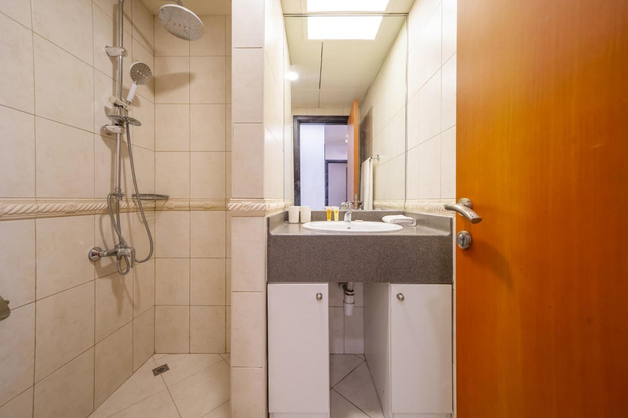 Spacious 4-br In Horizon Tower, Marina Dubai
