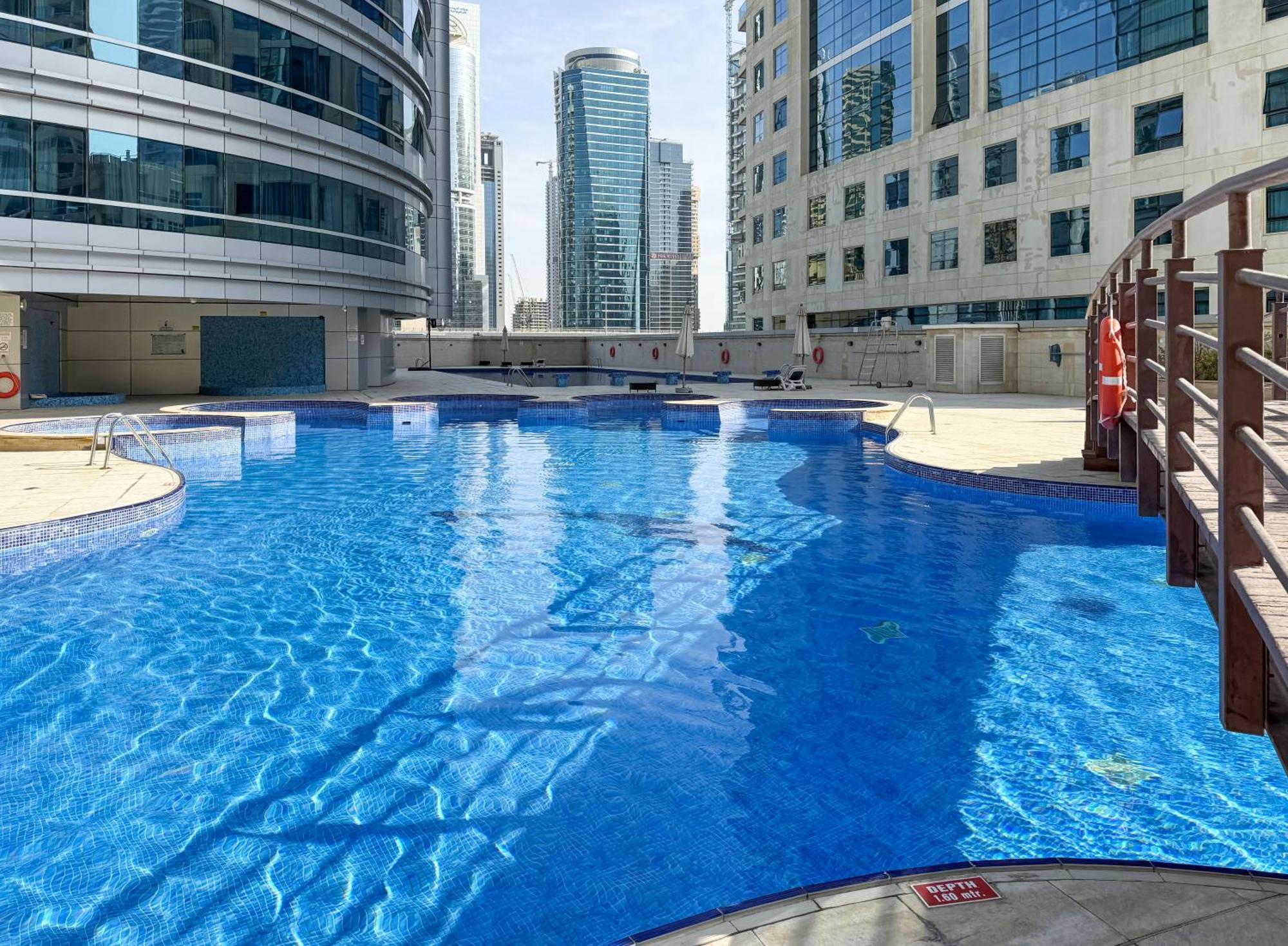 Spacious 4-br In Horizon Tower, Marina Villa