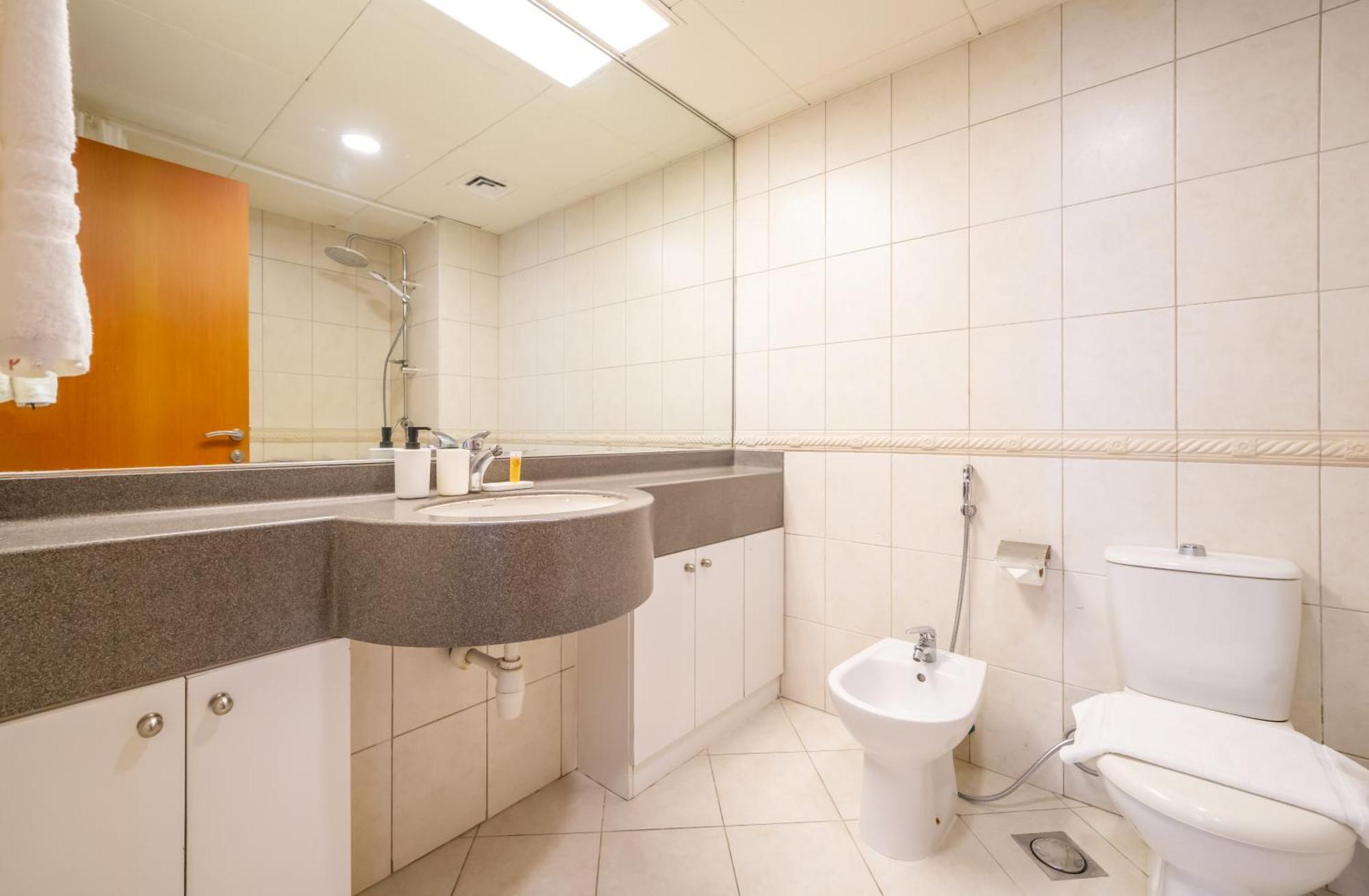 Spacious 4-br In Horizon Tower, Marina Dubai