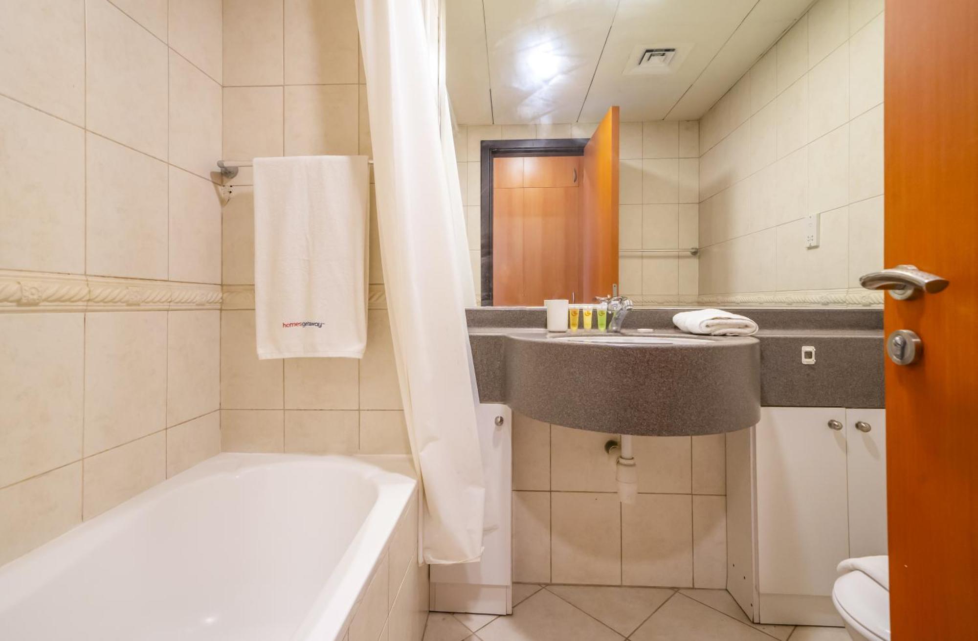 Spacious 4-br In Horizon Tower, Marina Villa Dubai