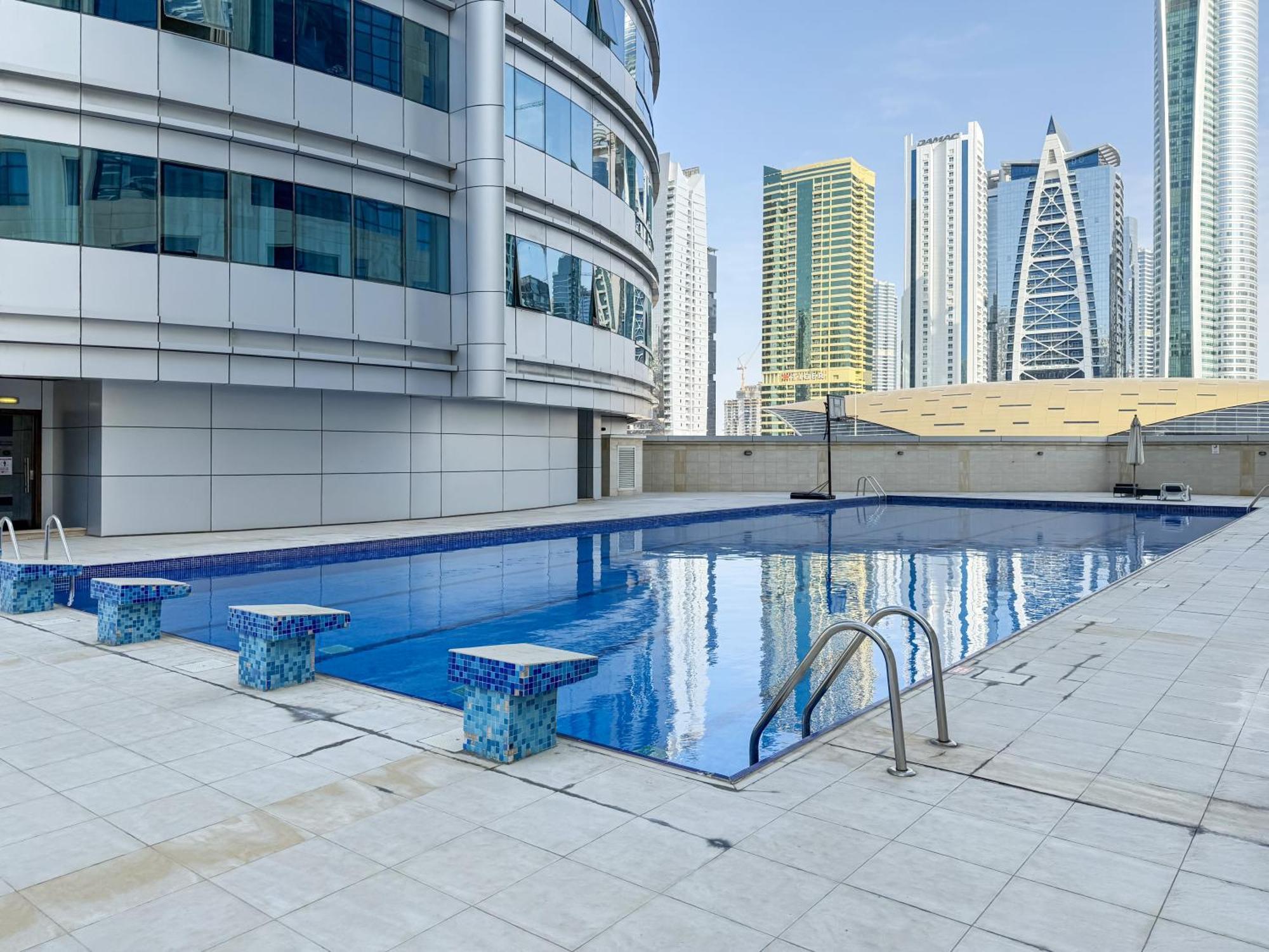 Spacious 4-br In Horizon Tower, Marina