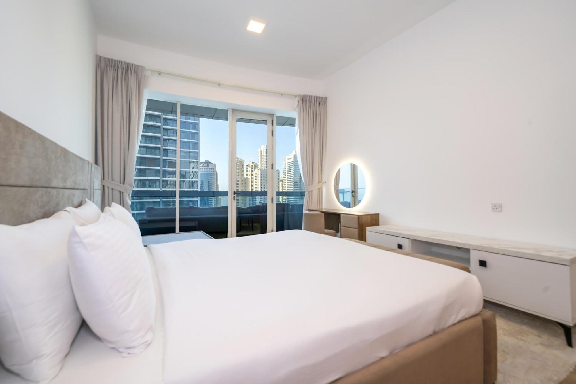 Spacious 4-br In Horizon Tower, Marina *