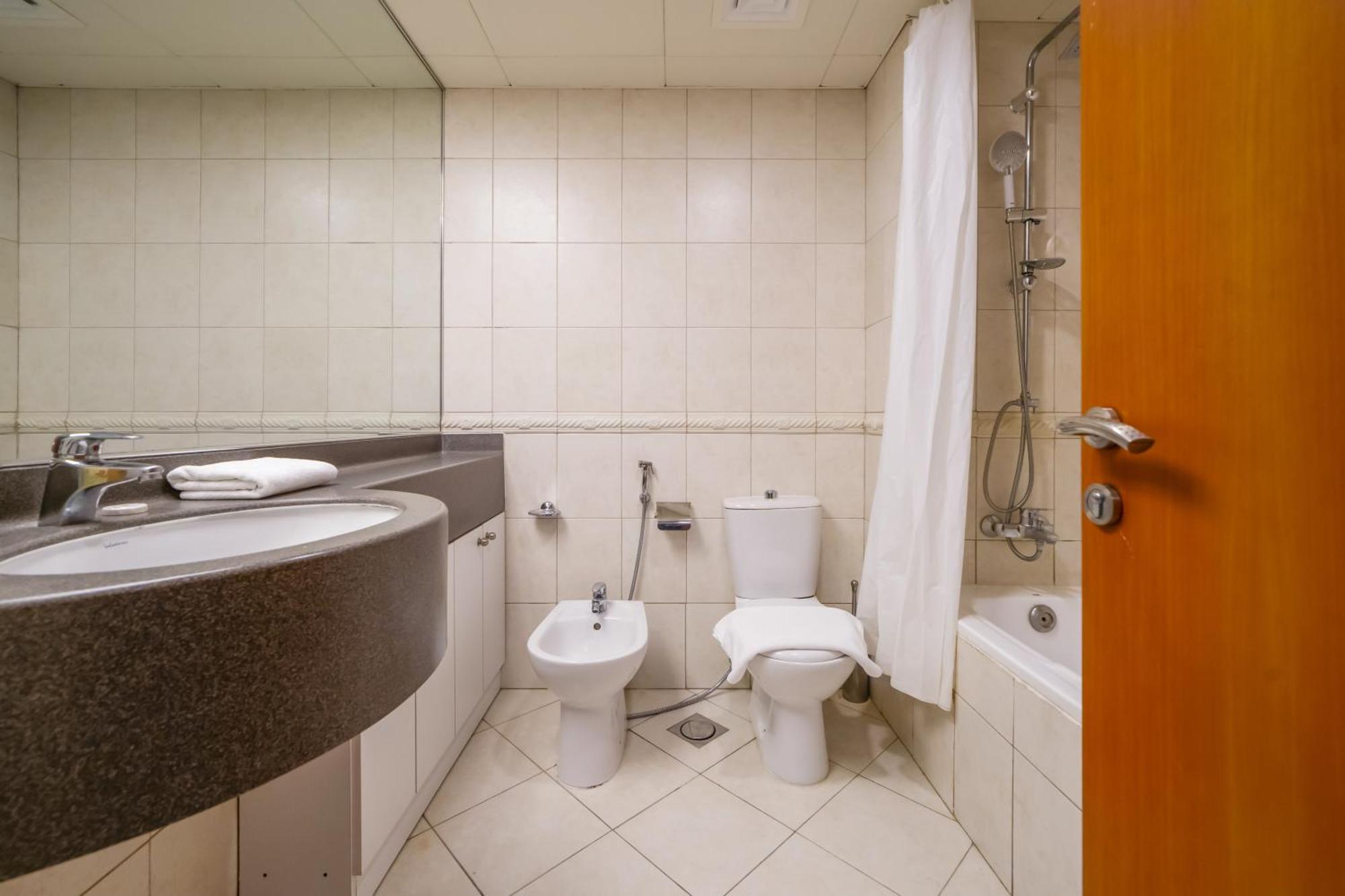 Spacious 4-br In Horizon Tower, Marina * Dubai