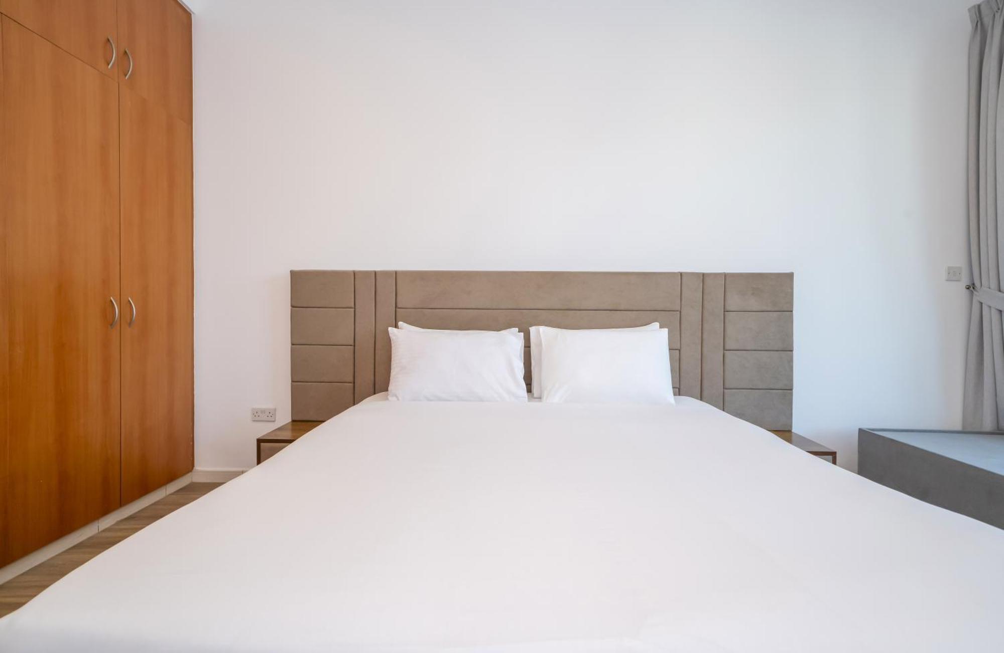 Spacious 4-br In Horizon Tower, Marina