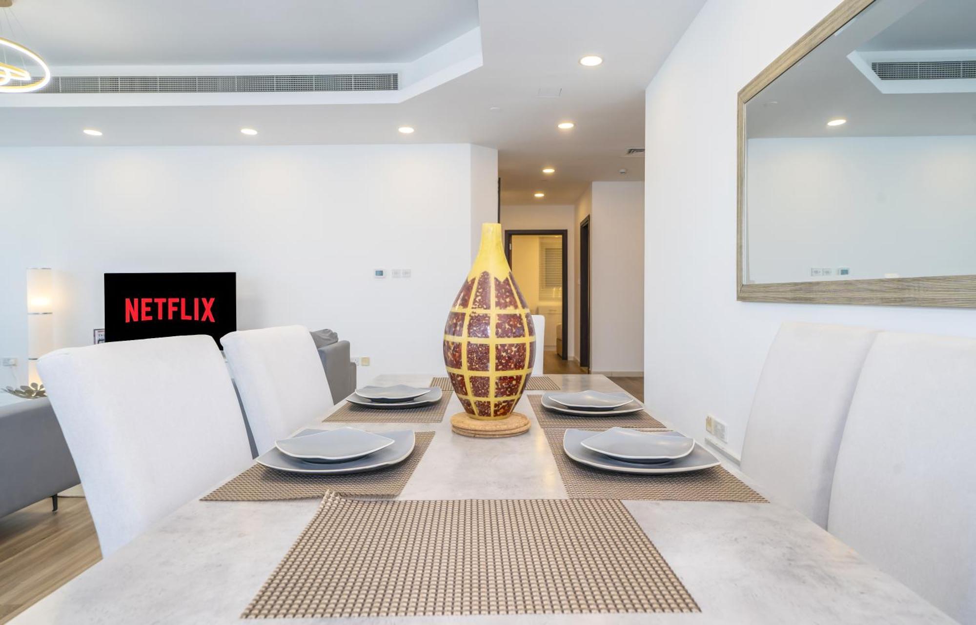 Villa Spacious 4-br In Horizon Tower, Marina