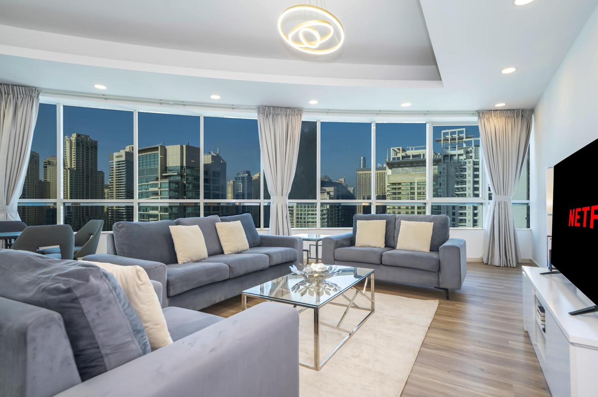 Spacious 4-br In Horizon Tower, Marina