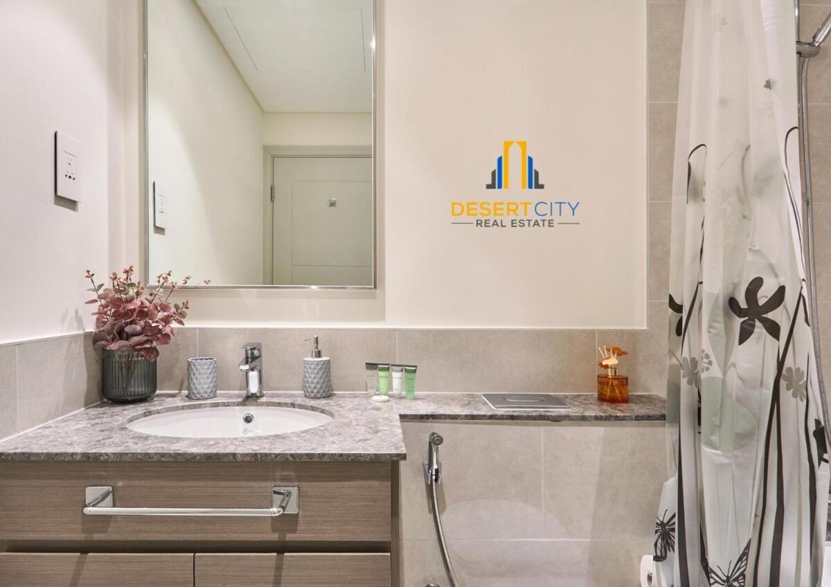 Cozy & Modern 1 Bedroom In Downtown Dubai, Hosted By Desert Dubai