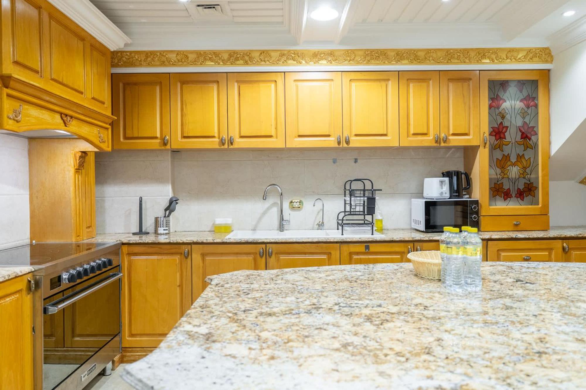 5 Bedroom Flat In Jbr Near The And Sleeps 9