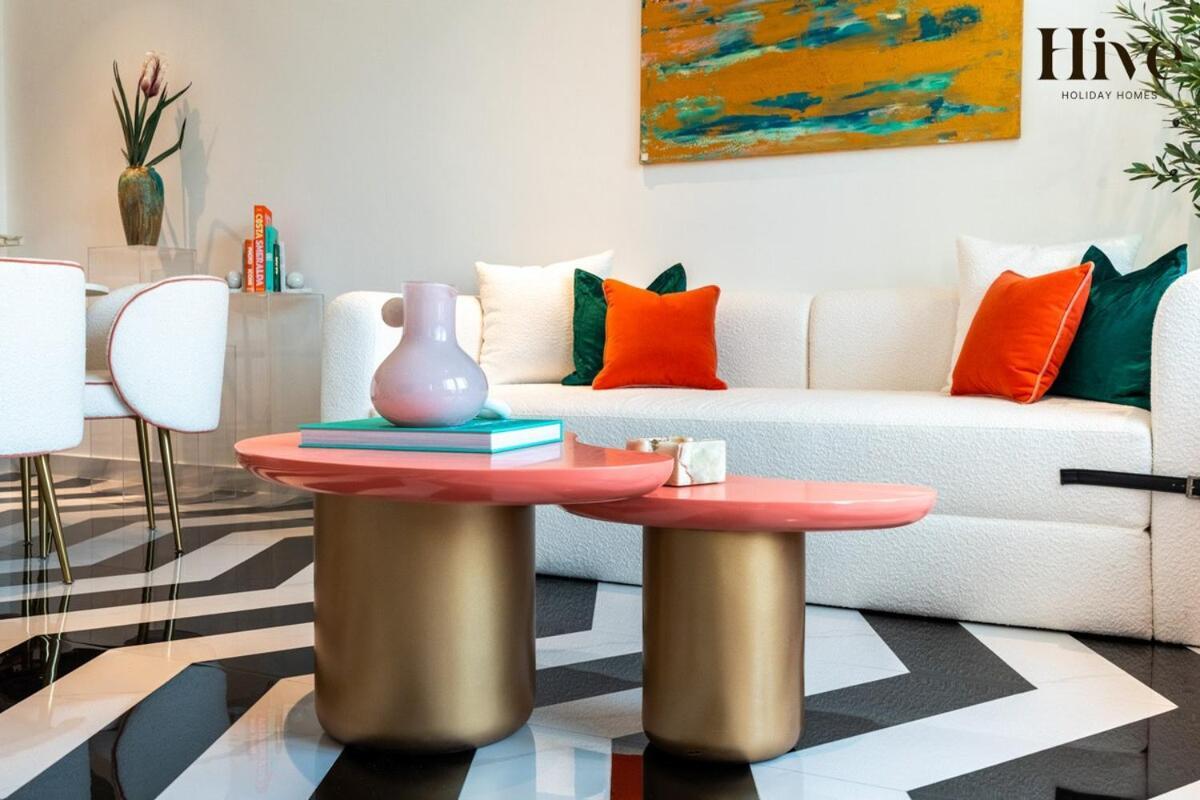 Luxury 1 Bed With Burj Khalifa Views Apartment *