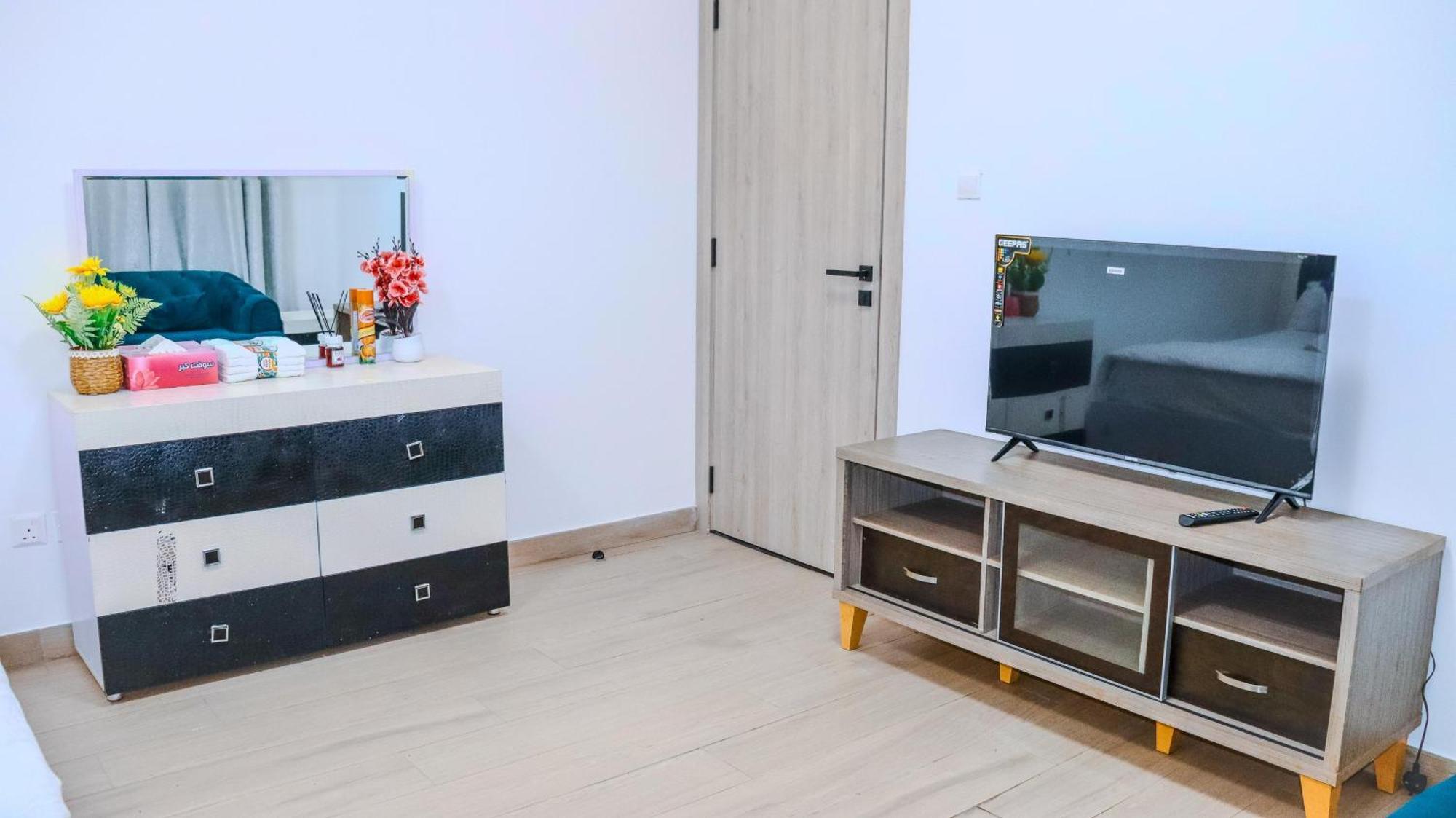 Holiday home Chic 1-bedroom Hall With Wi-fi