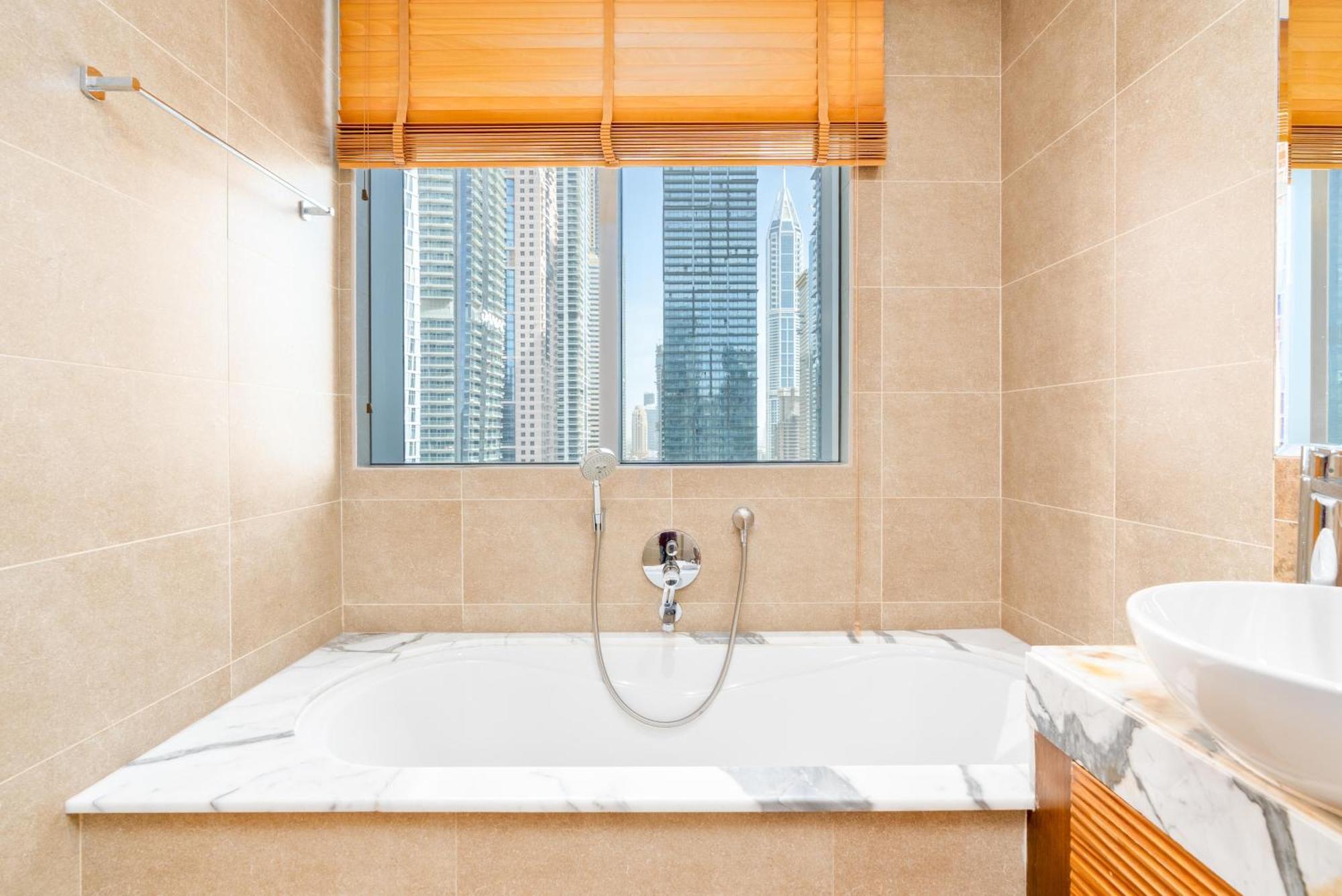 Vacay Lettings - 2bhk With Marina View * Dubai