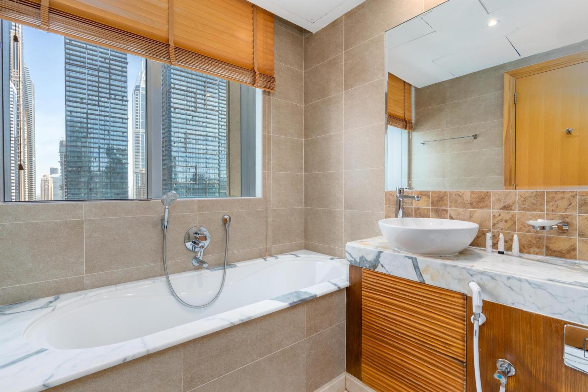 Vacay Lettings - 2bhk With Marina View Dubai