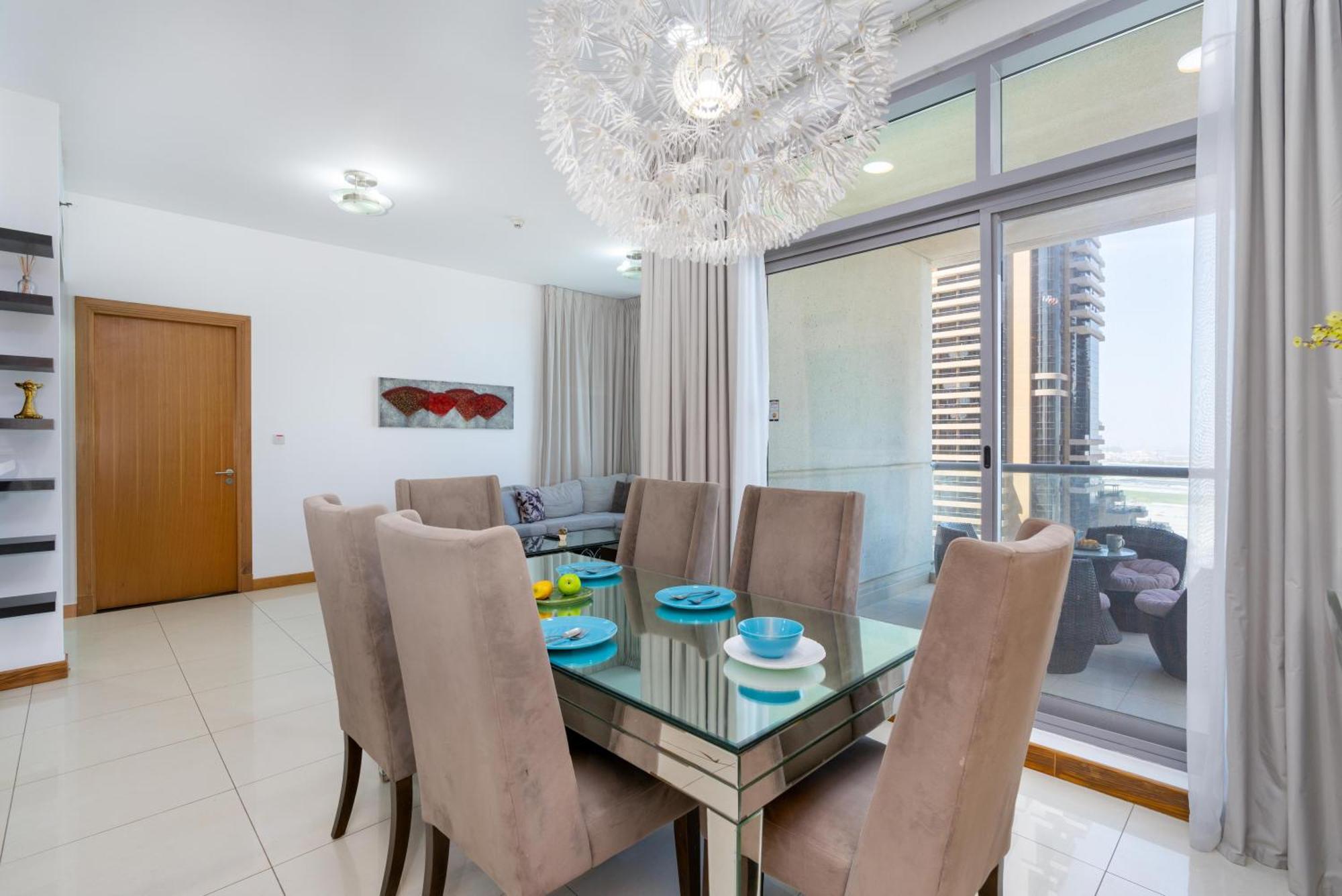 Apartment Vacay Lettings - 2bhk With Marina View Dubai