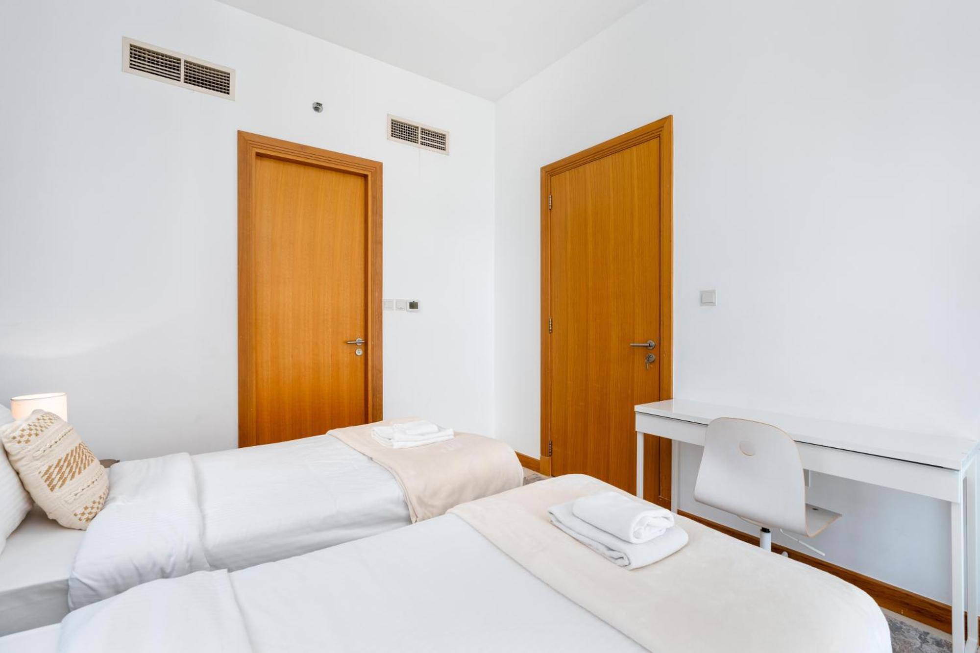 Vacay Lettings - 2bhk With Marina View Dubai
