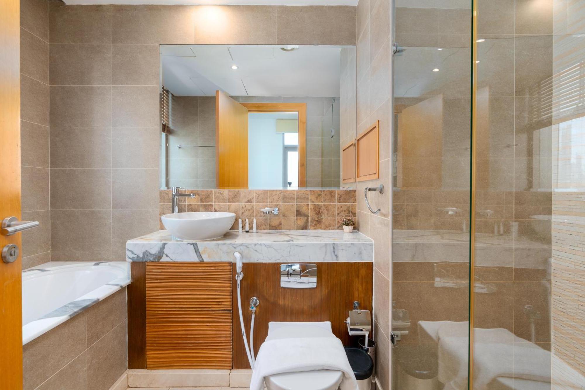 Vacay Lettings - 2bhk With Marina View Apartment
