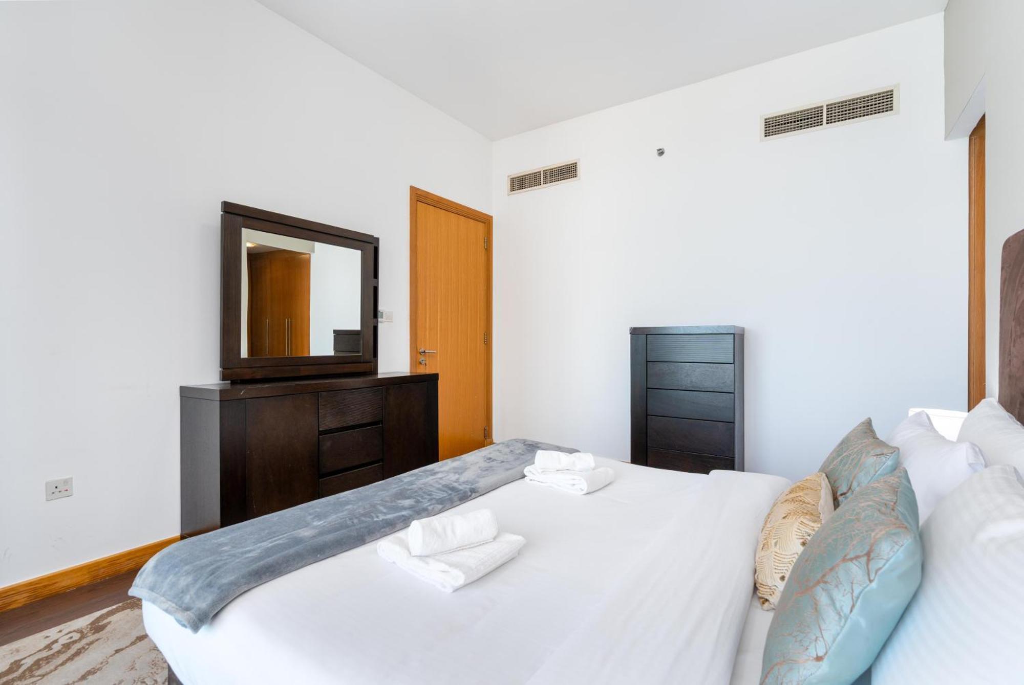 Apartment Vacay Lettings - 2bhk With Marina View *