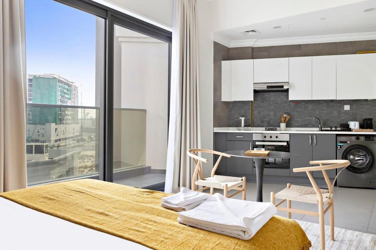 Silkhaus Aesthetic In Art Gardens With Gym & Pool Access Apartment