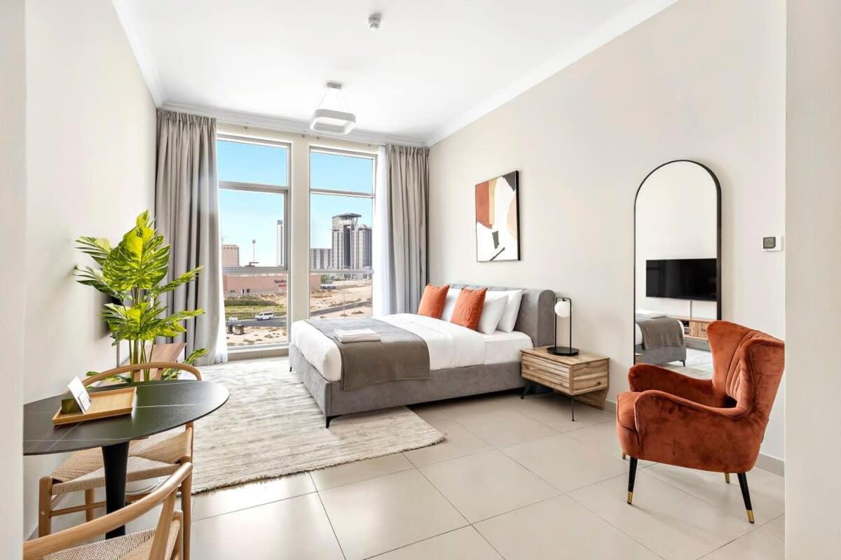 Silkhaus Furnished In Art Gardens With Pool Access Apartment Dubai