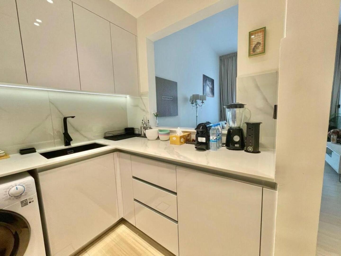 Chic 1br In Jvc With Free Use Of Pool And Gym Apartment *