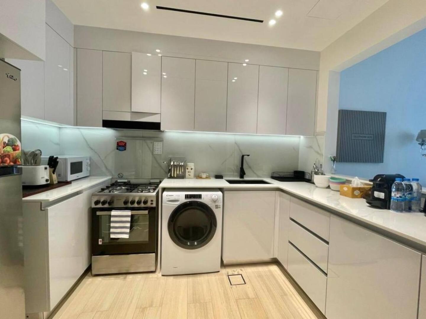 Chic 1br In Jvc With Free Use Of Pool And Gym Apartment
