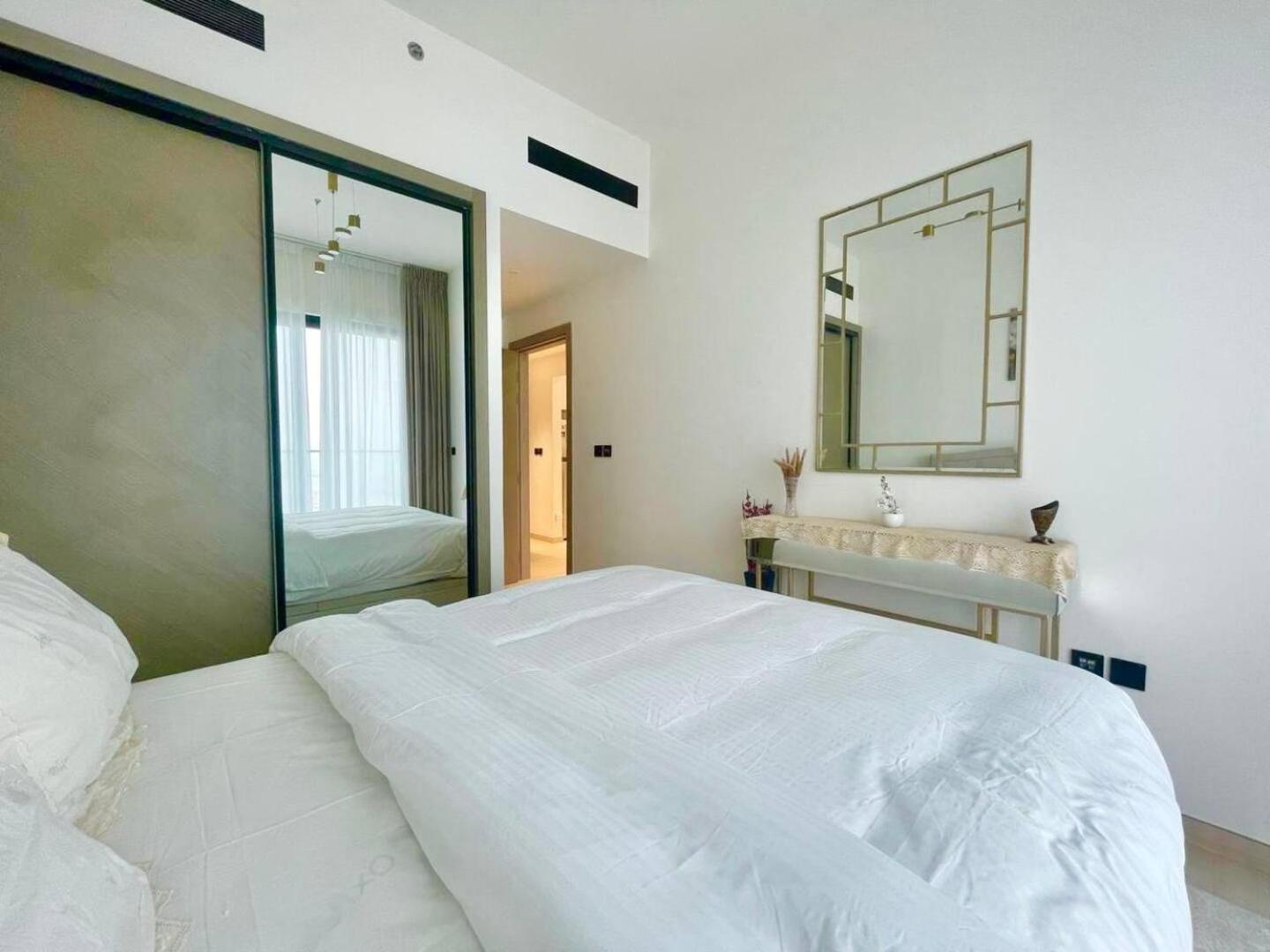 Apartment Chic 1br In Jvc With Free Use Of Pool And Gym Dubai