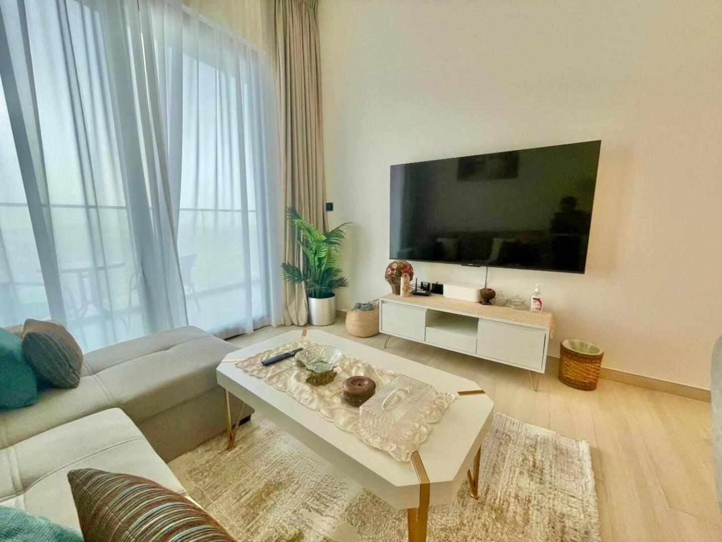 Chic 1br In Jvc With Free Use Of Pool And Gym Dubai