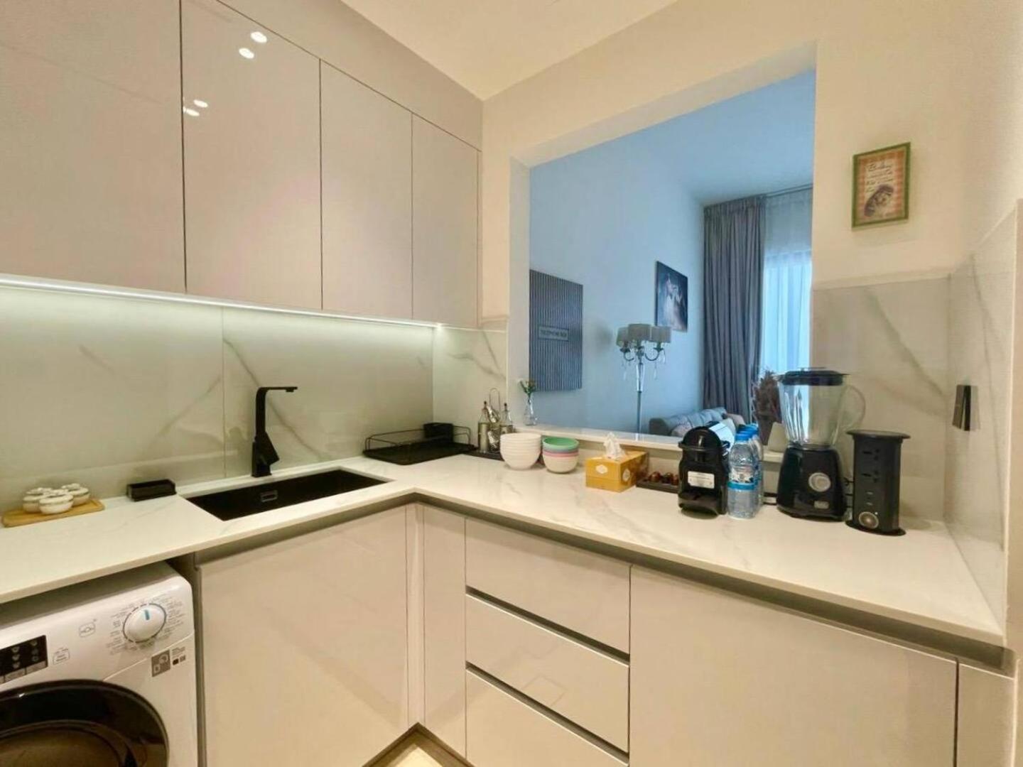 Apartment Chic 1br In Jvc With Free Use Of Pool And Gym *