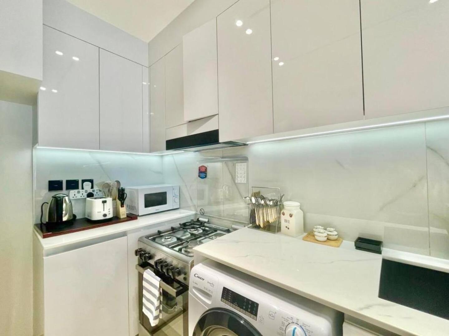 Apartment Chic 1br In Jvc With Free Use Of Pool And Gym *