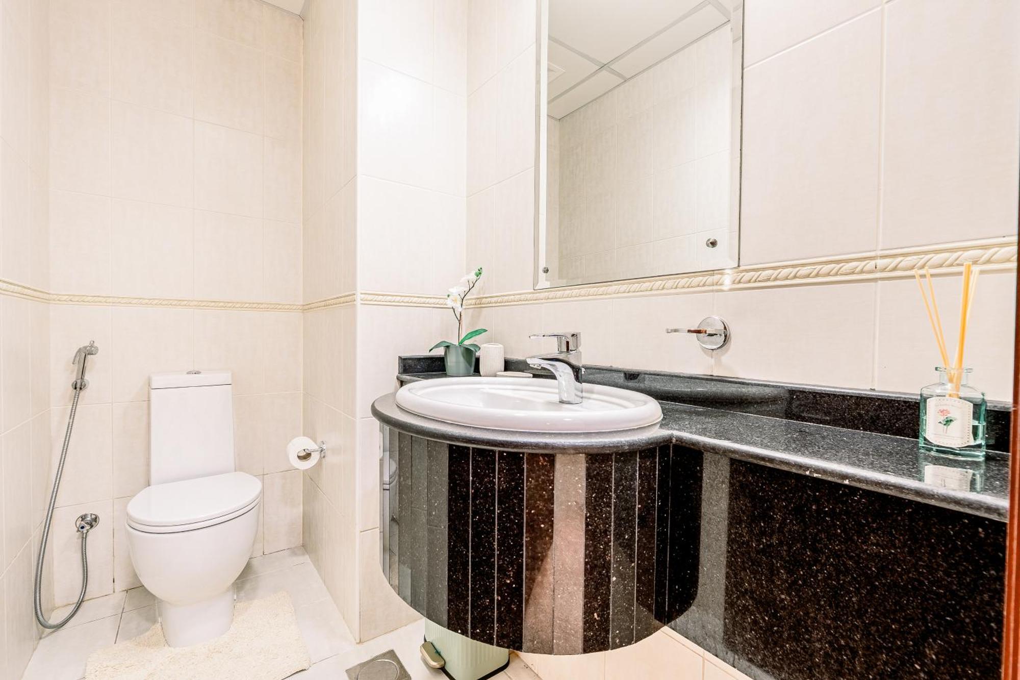 Fabulous 1br In Marina Near With Sea Views Dubai