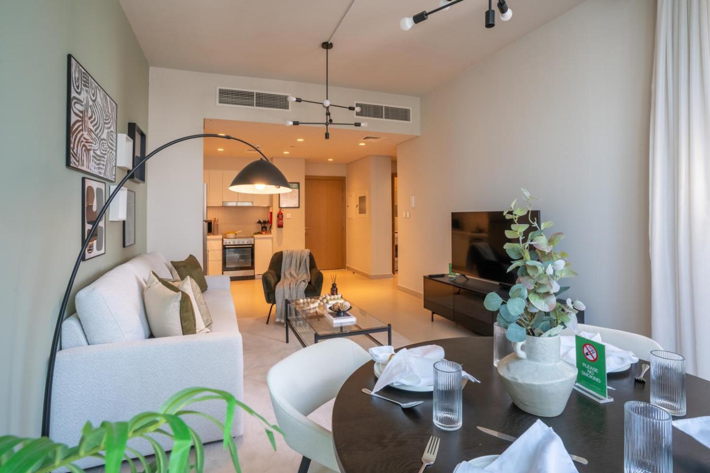 Creek Island Retreat With Balcony, Pool & Gym *