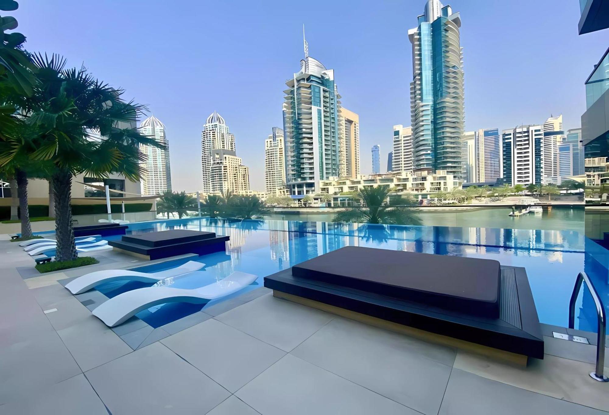 Vayk - Contemporary Marina-front In A Location *
