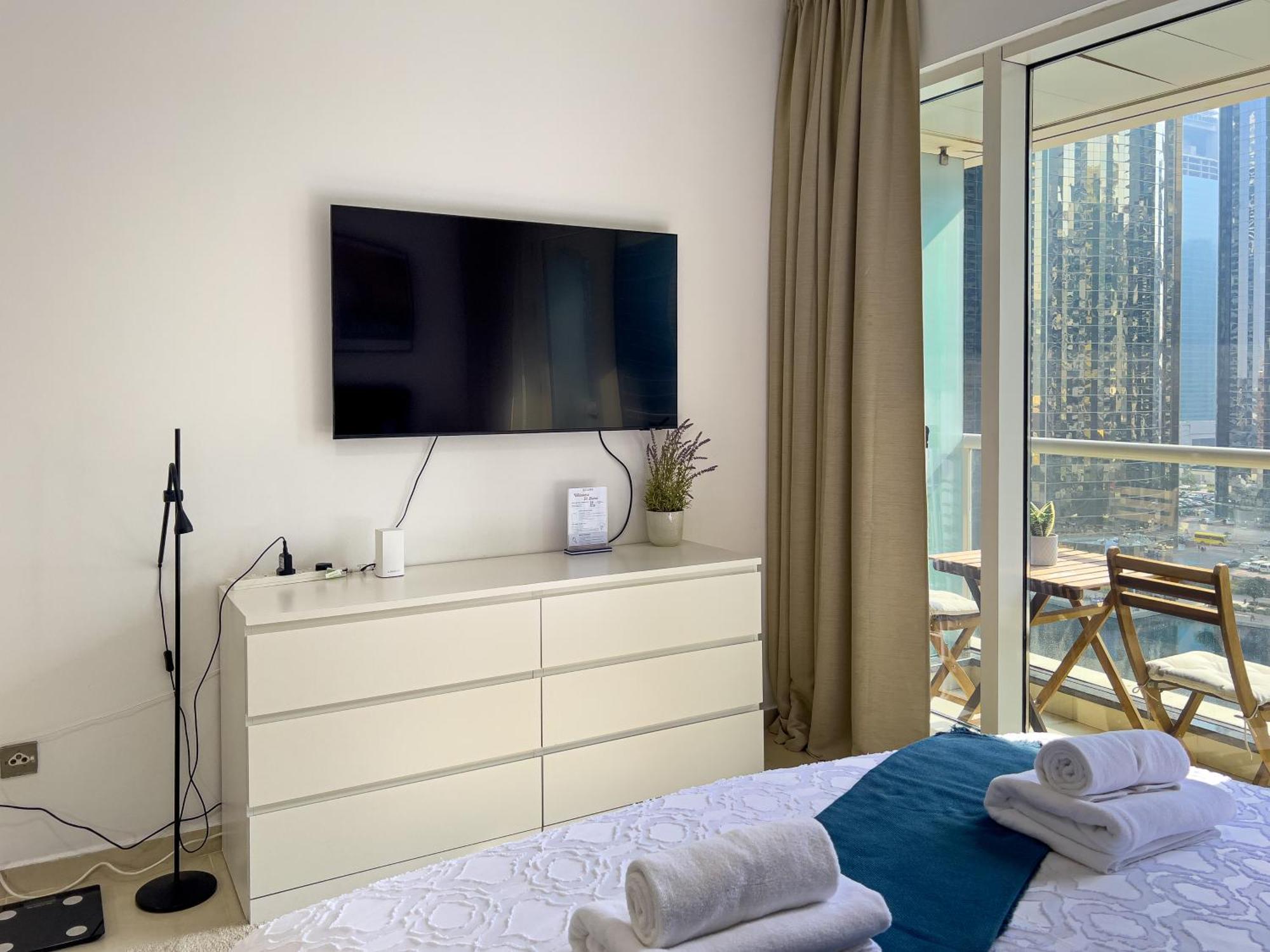 Lovely At The Arch Tower Jlt Apartment Dubai