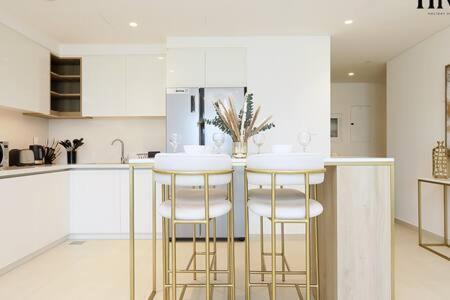 Stunning 2 Bed In Downtown Views Dubai