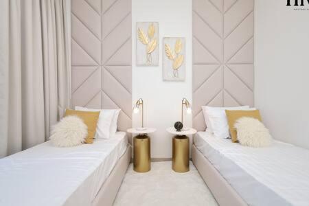 Stunning 2 Bed In Downtown Views Dubai