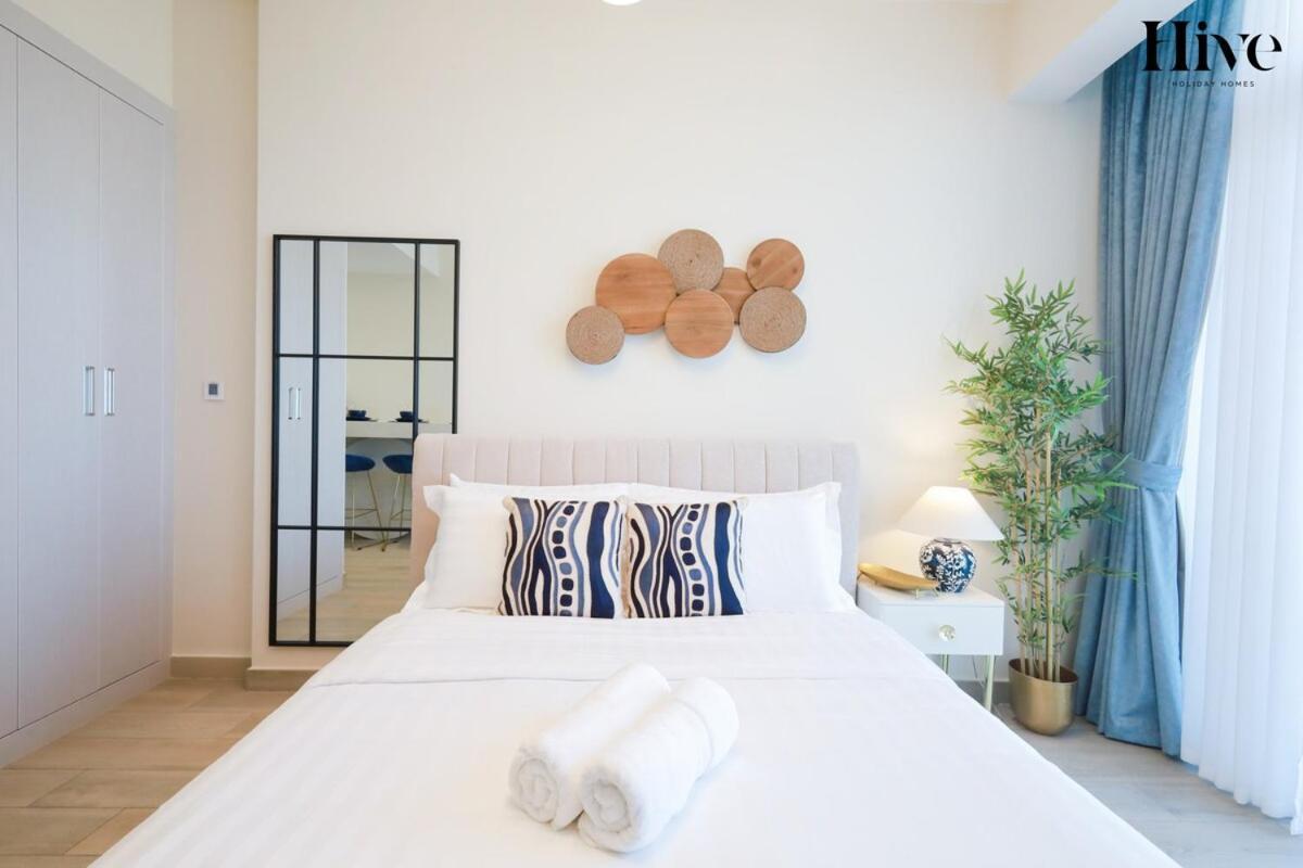 Cosy In Bloom Towers Jvc * Dubai