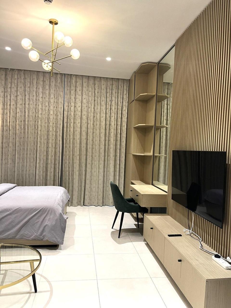 New Luxury Near Marina-4min Walk From Metro Apartment Dubai