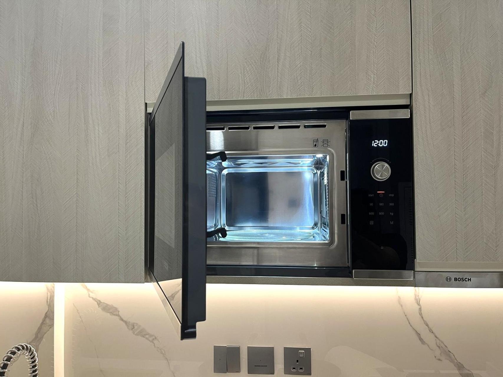 Apartment New Luxury Near Marina-4min Walk From Metro *