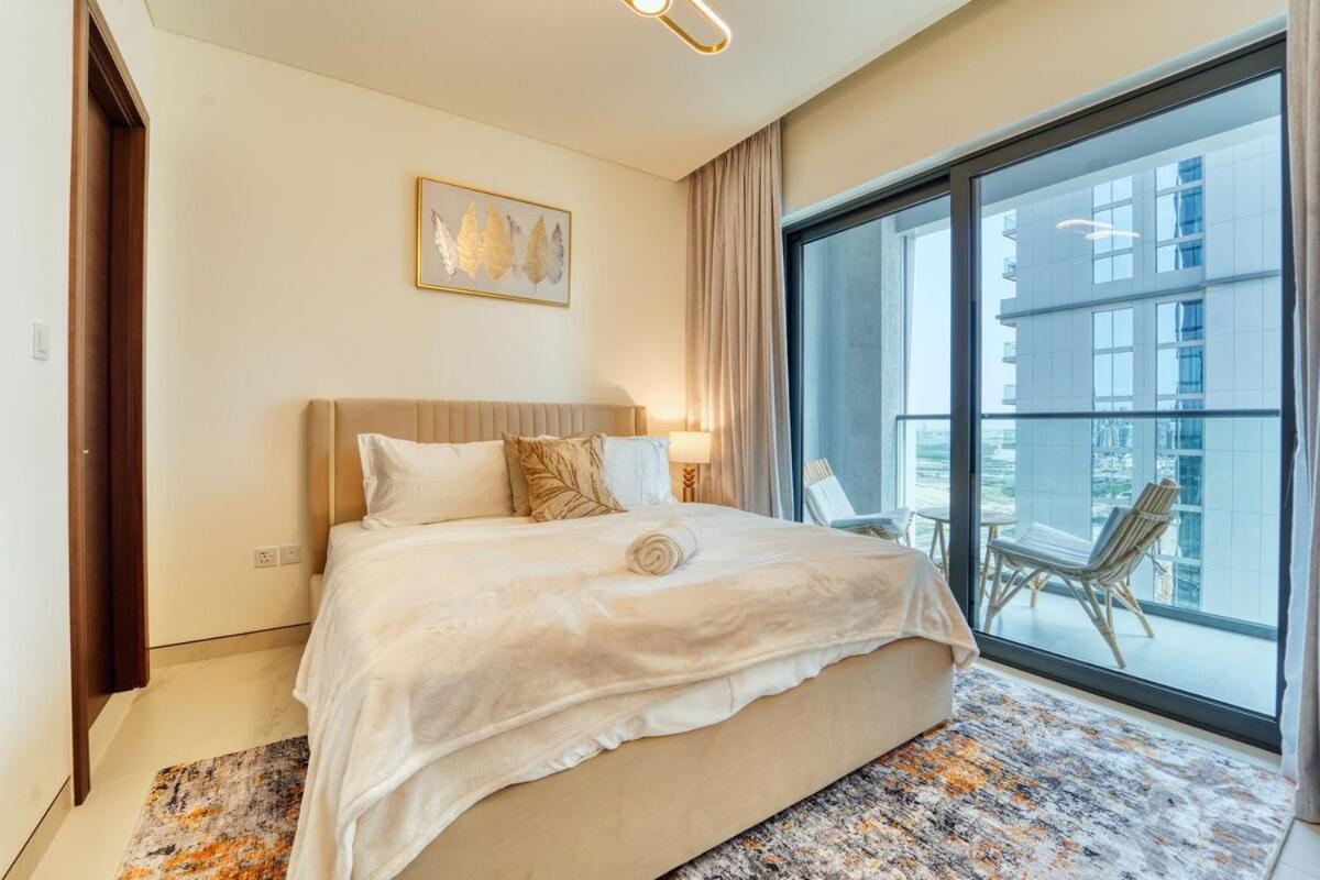 Modern 1br Retreat Creek Vistas Dubai