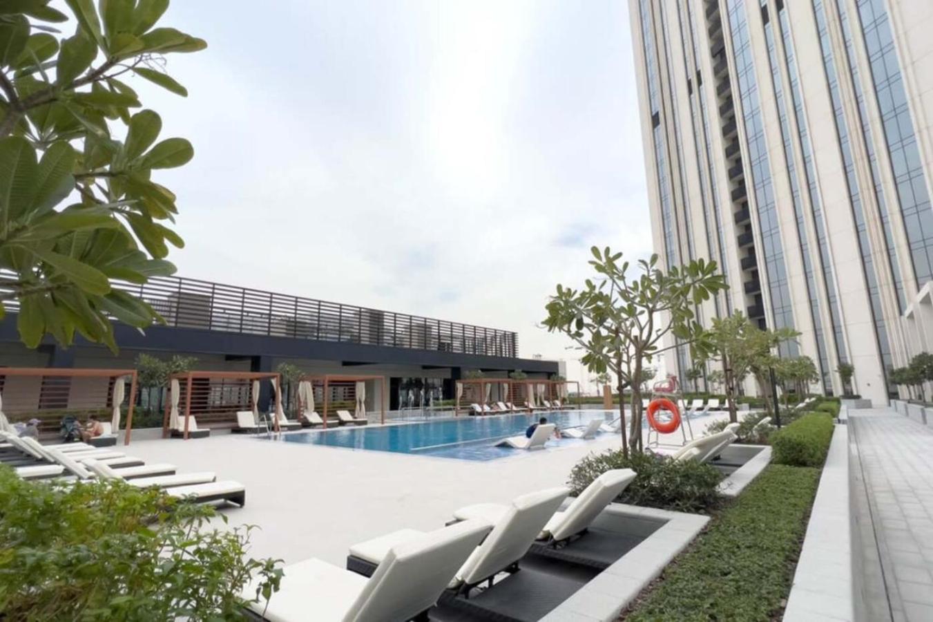 Apartment Creek Island Retreat With Balcony, Pool & Gym