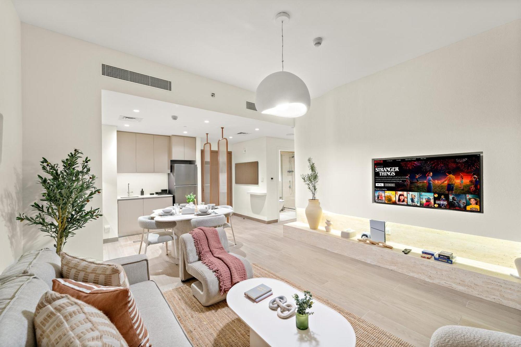 Luxe 1br In Orchid Creek With Balcony Pool & Gym Apartment *