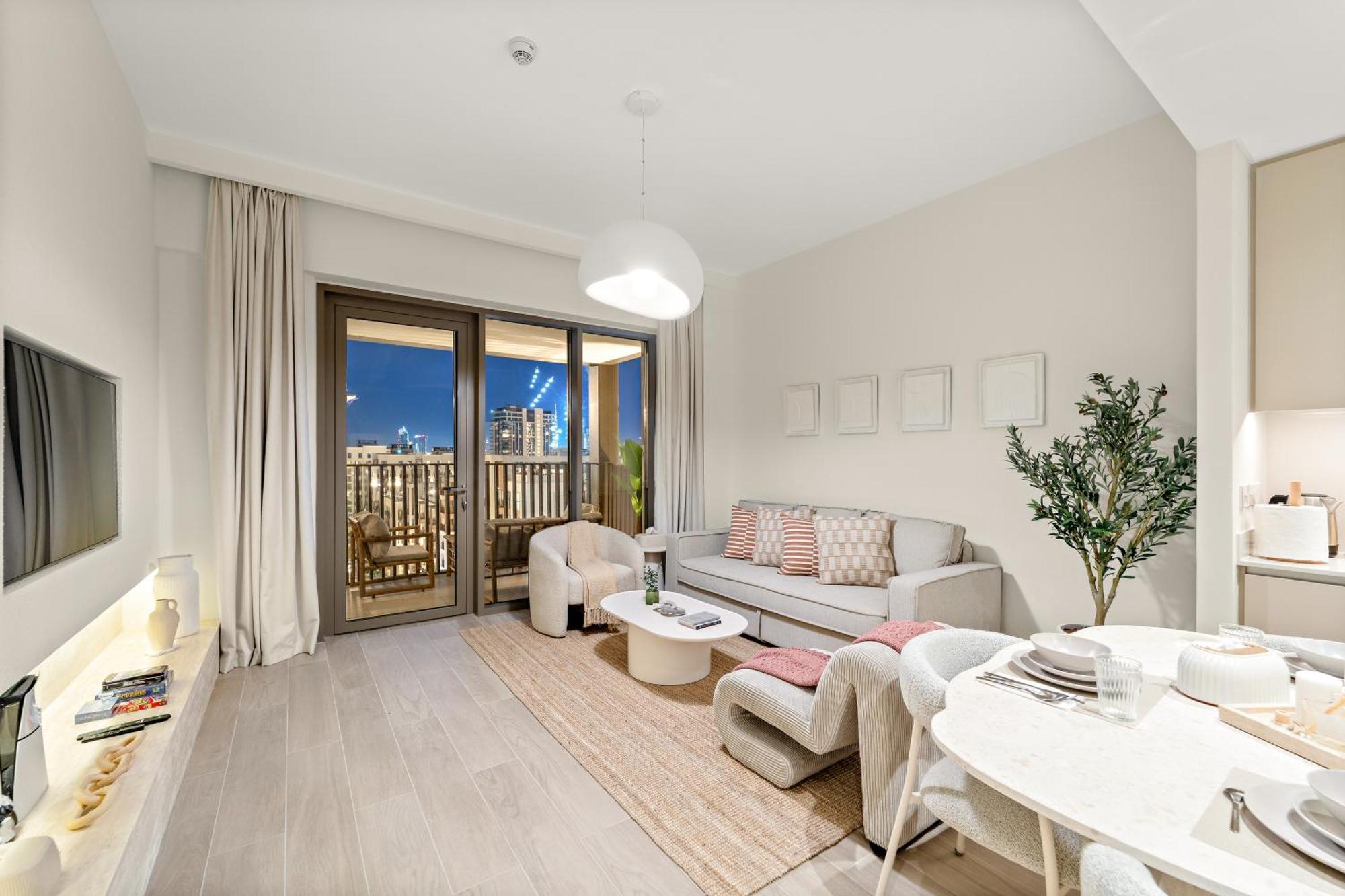 Luxe 1br In Orchid Creek With Balcony Pool & Gym Apartment