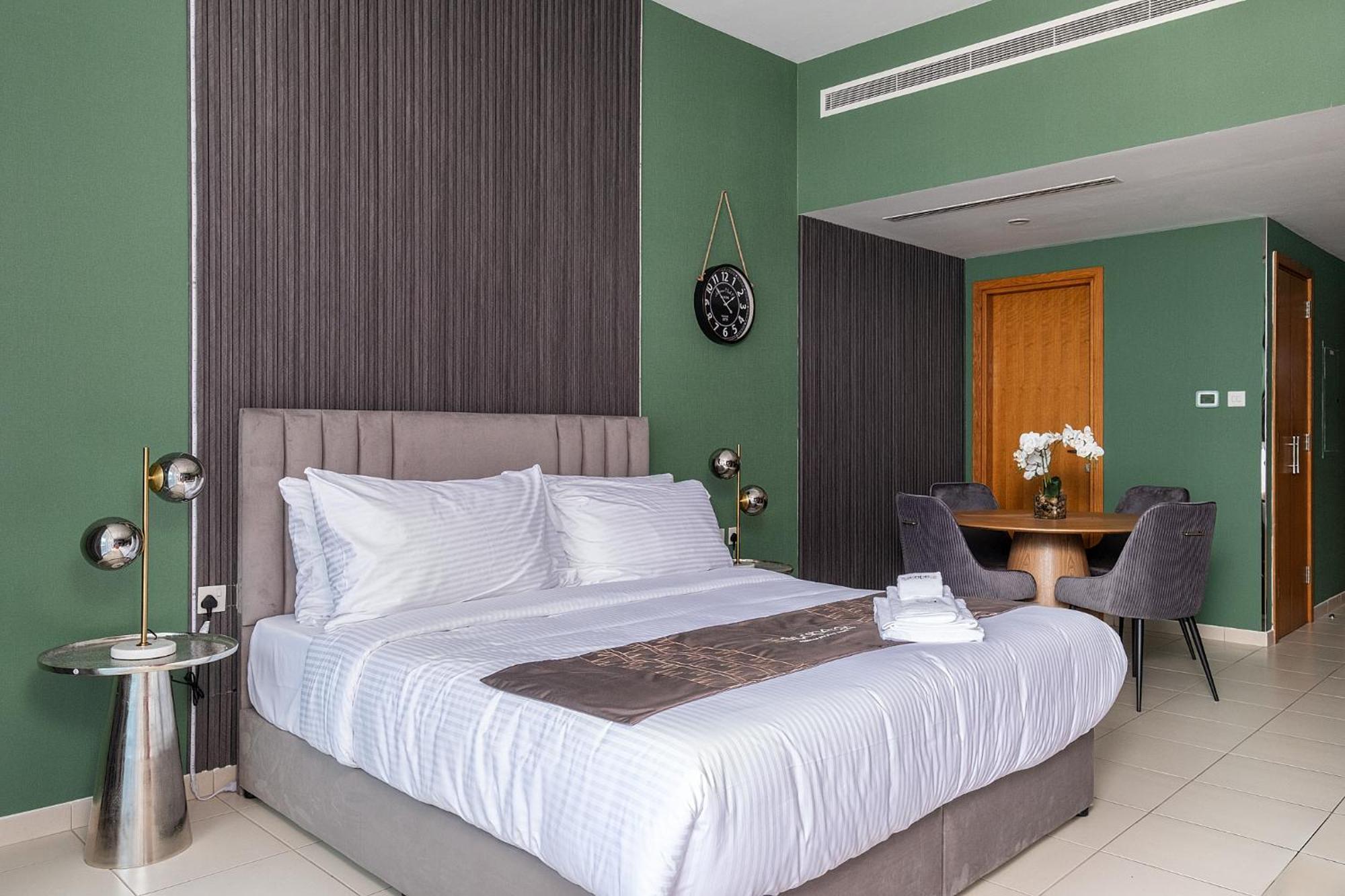 Escape 24 Homes - Bay Square - Business Bay * Dubai