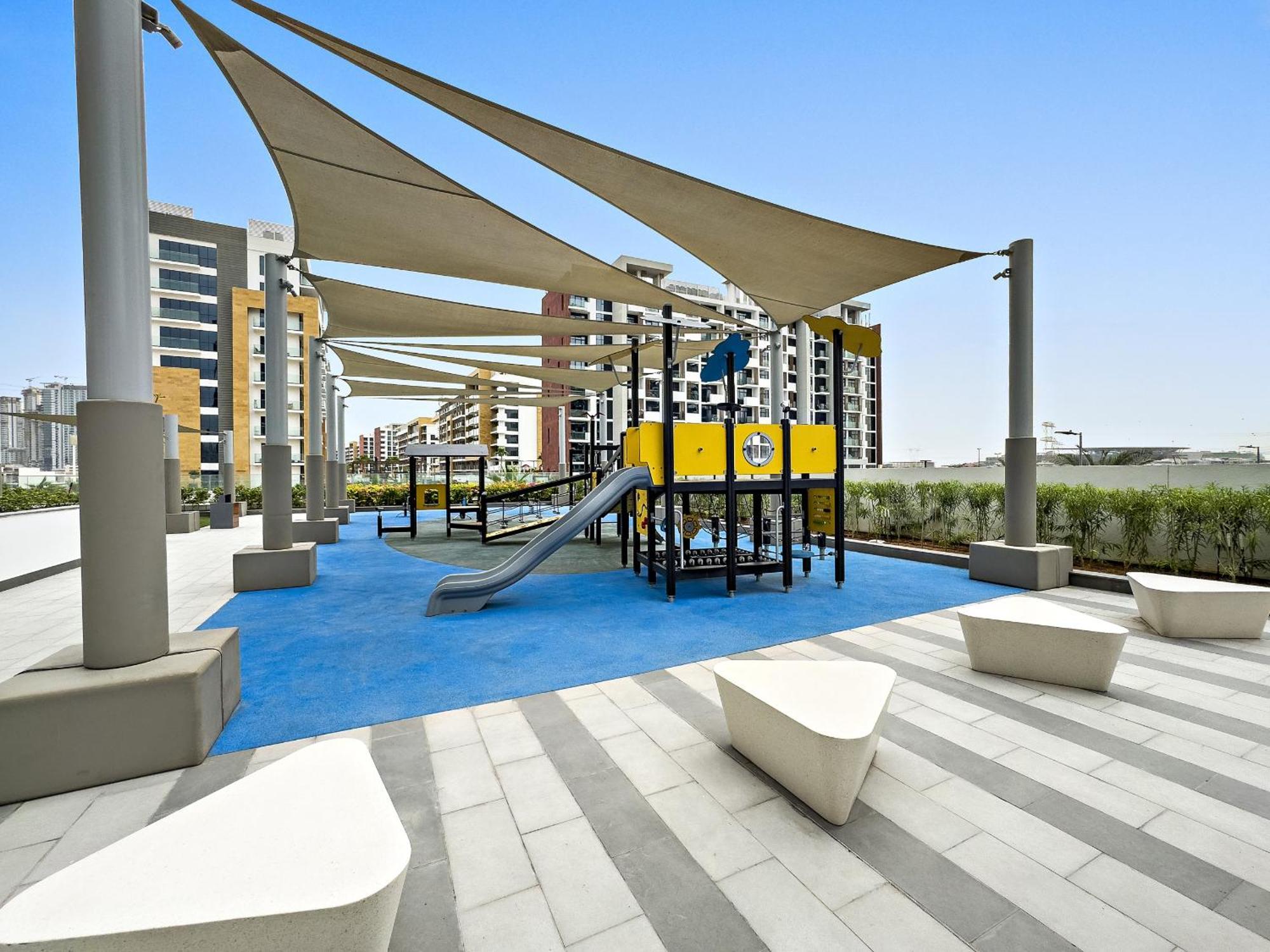 Vayk - Modern 1 Bedroom In Azizi Riviera Apartment