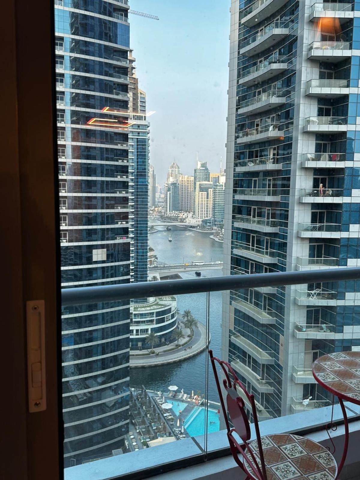Modern One-bedroom In Heart Of Marina Apartment
