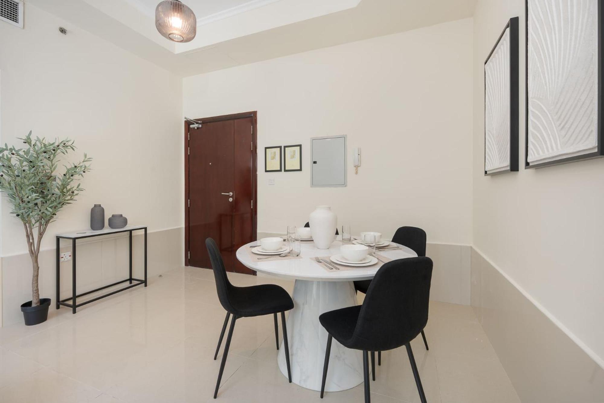 Center And Cozy 1 Bedroom In Dec Tower 1 Apartment