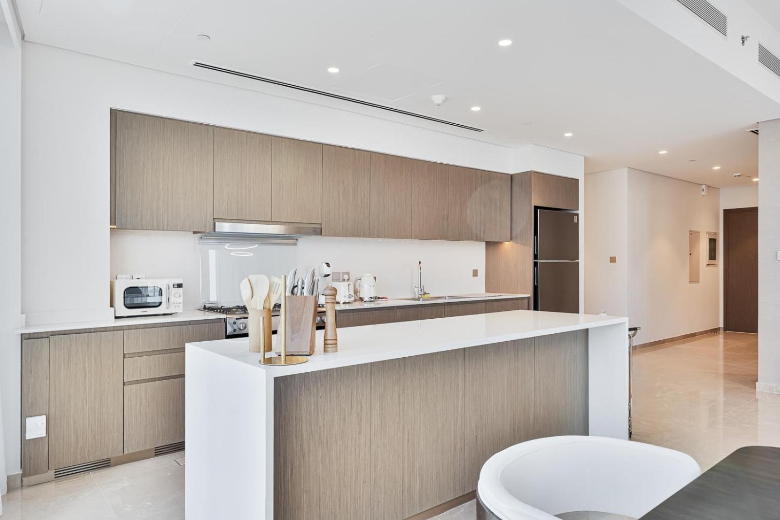 Luxury 3br With Burj Khalifa Views Apartment *