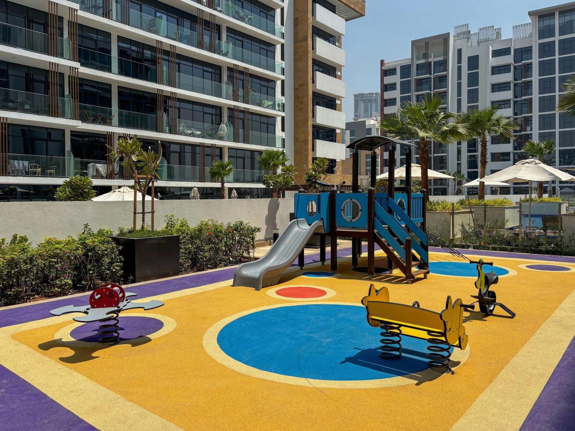 Frank Porter - Azizi Riviera 28 Apartment Dubai
