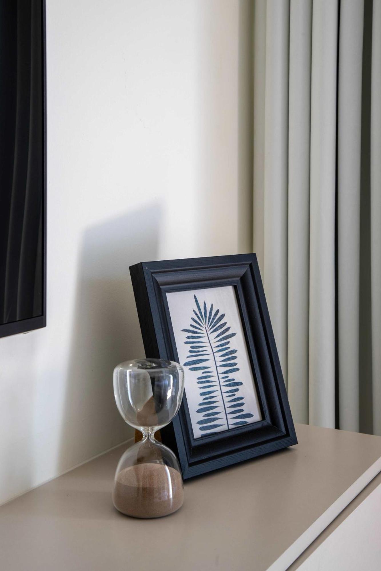 Frank Porter - Azizi Riviera 28 Apartment Dubai